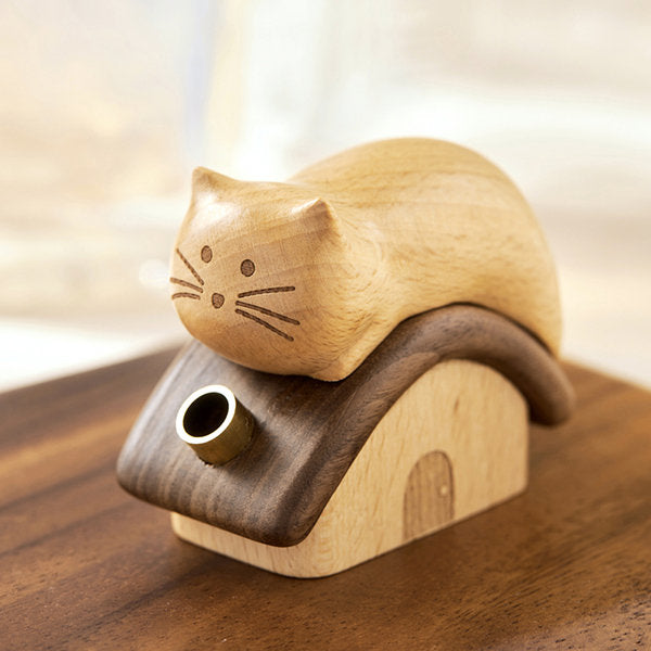 Charming Wooden Cat Diffuser