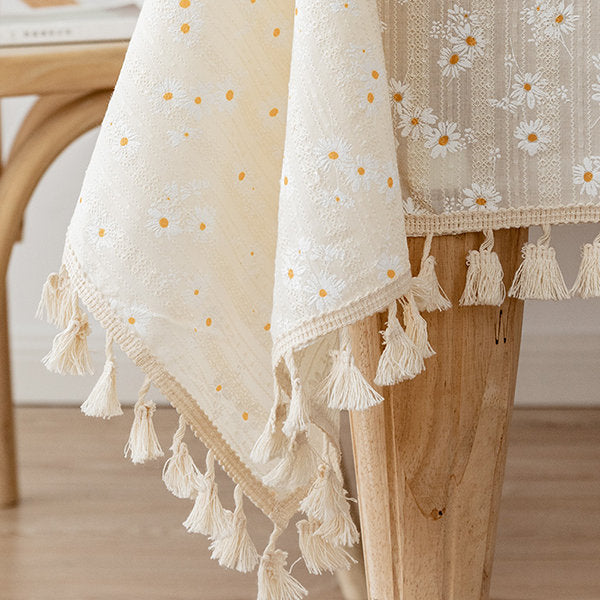 Daisy Delight Tablecloth - Cotton - Country Cottage Charm - Delicate Tassel Edges