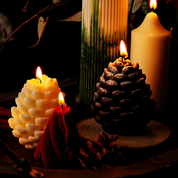 Christmas Pinecone Scented Candle - Natural Soy and Beeswax - Berry Fragrance - Handmade Holiday Home Decor - Cotton Wick Eco Candle
